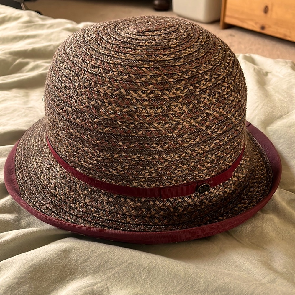 Worn once: Goorin Bros. Woven Women’s Hat